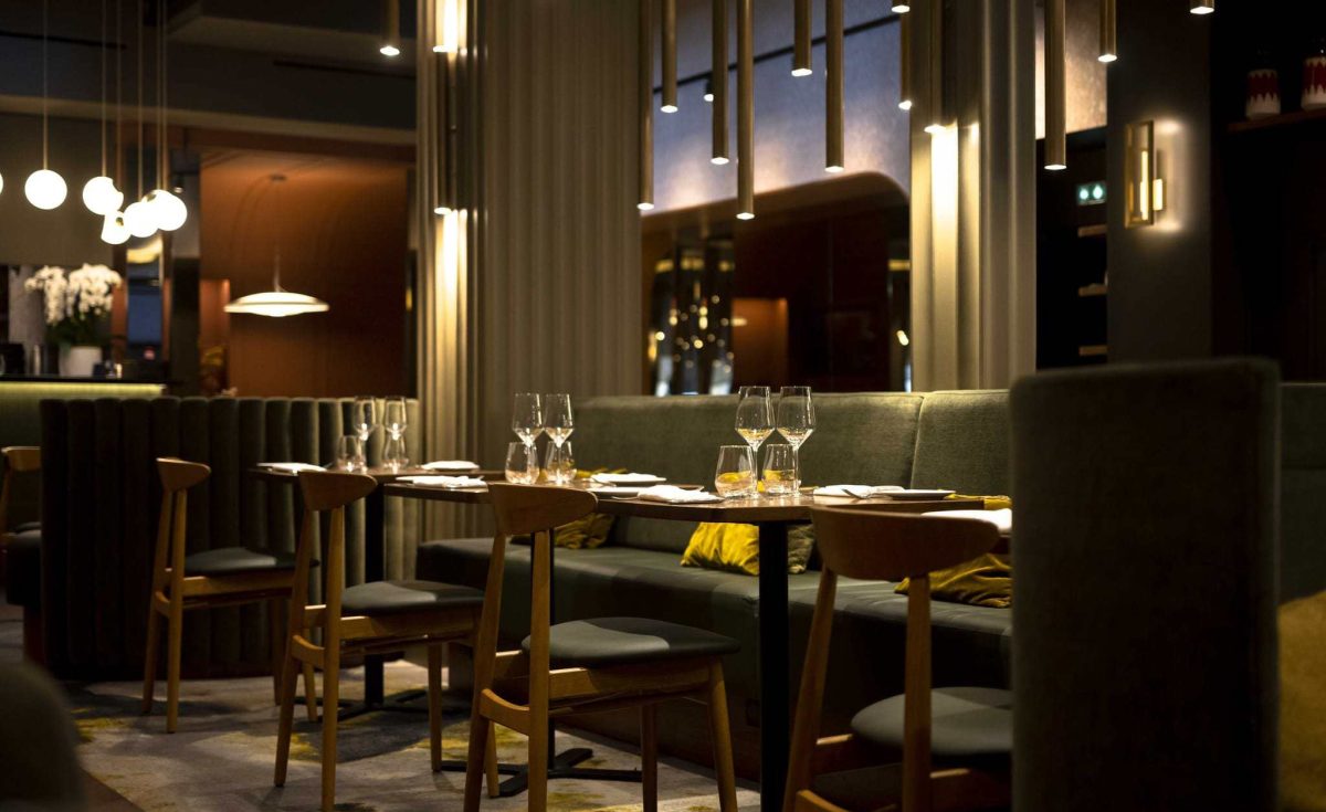 Ресторан Сфера в Париже, недалеко от парка Монсо